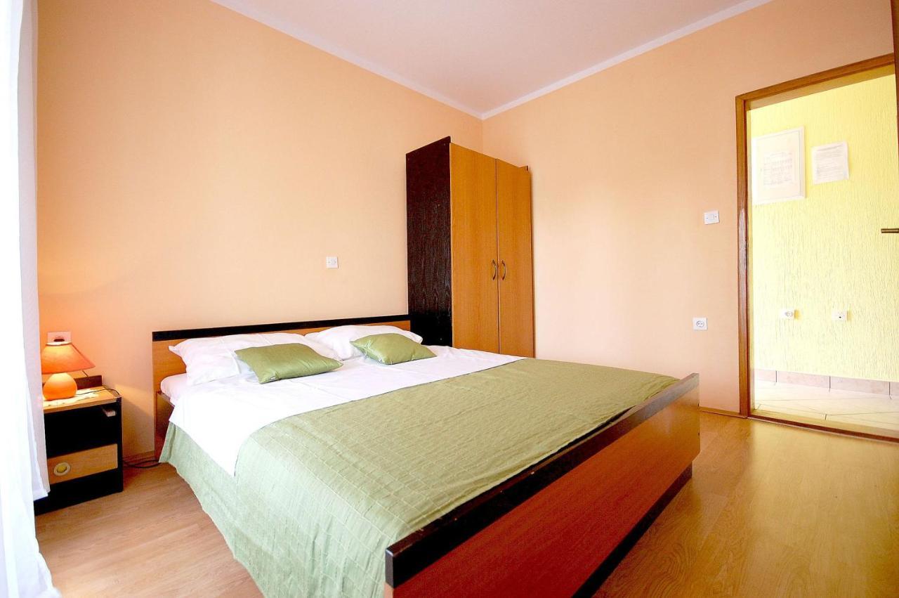 Apartment Ivan By El-Pi Tours Malinska Zewnętrze zdjęcie
